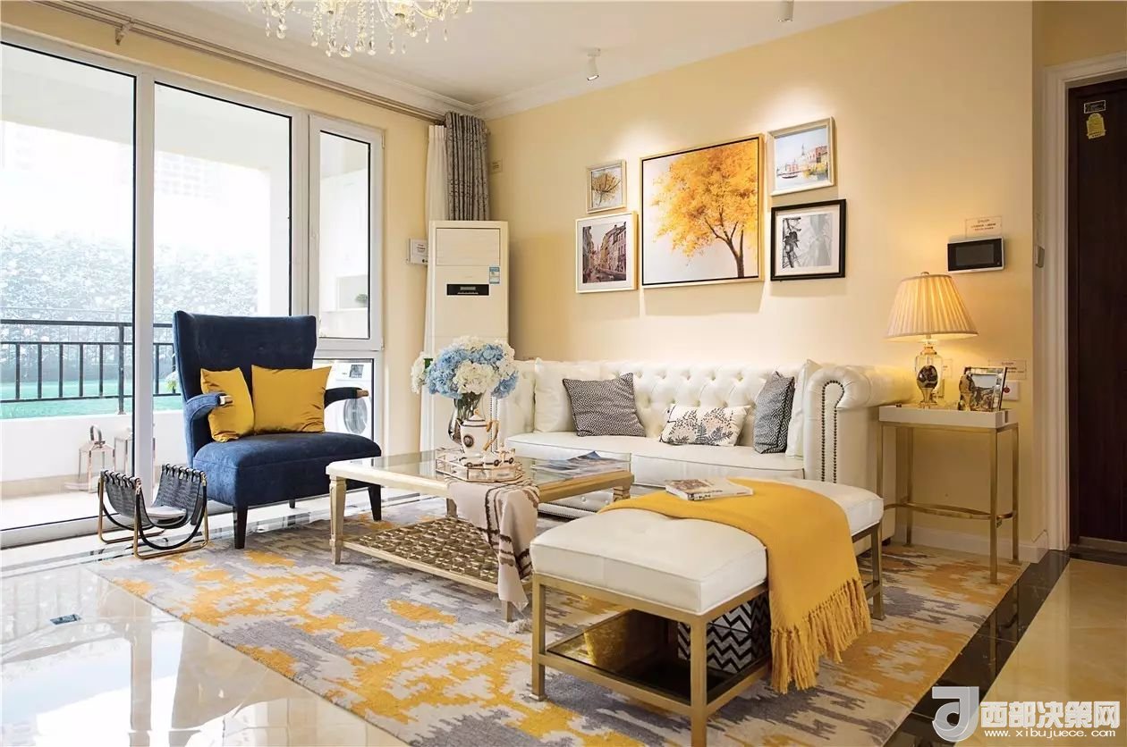 沙發(fā)背景墻選對(duì)裝飾畫，才能美了整個(gè)客廳空間！