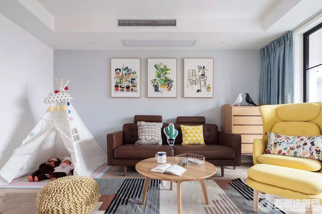 沙發(fā)背景墻選對(duì)裝飾畫，才能美了整個(gè)客廳空間！