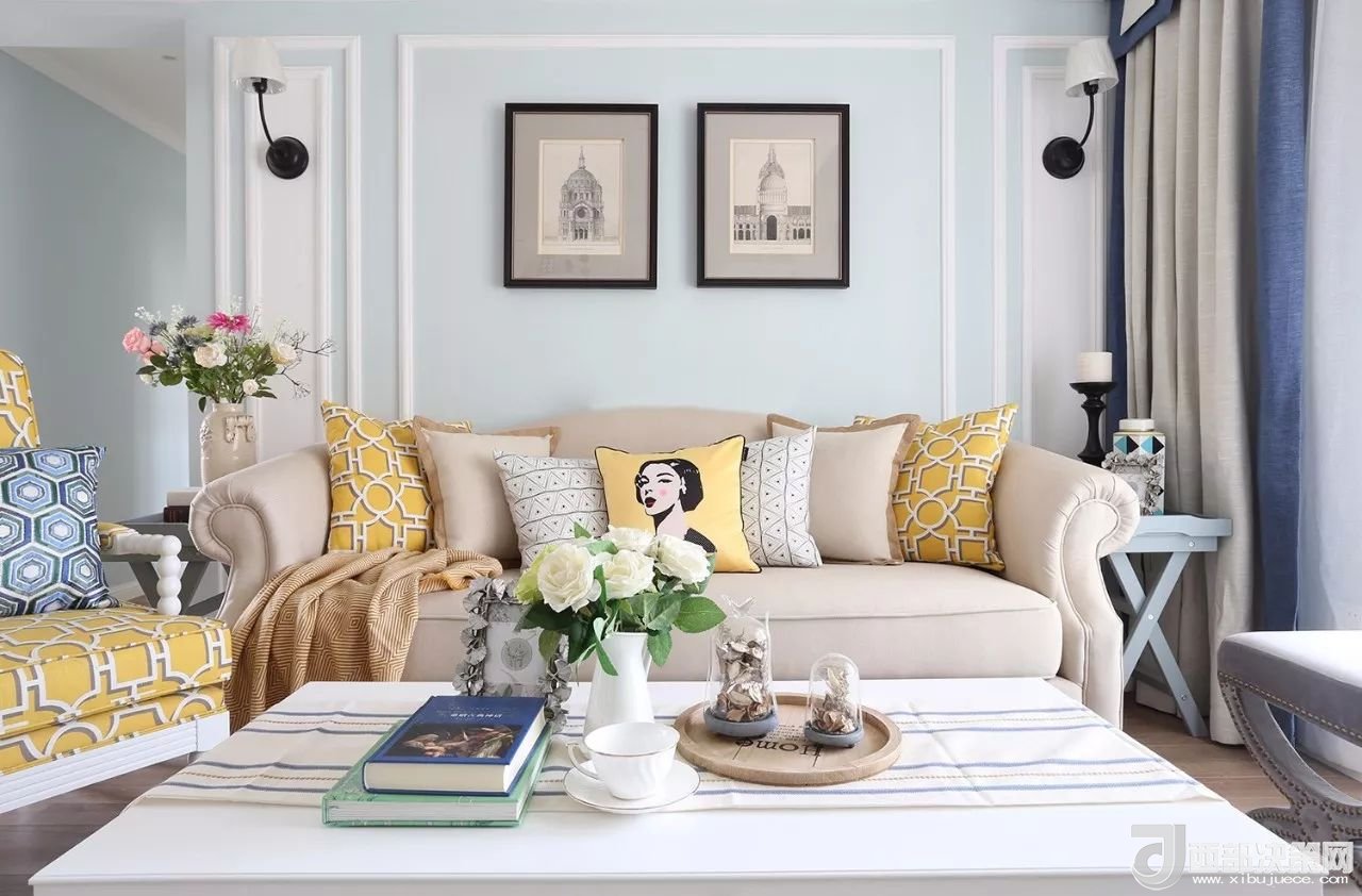 沙發(fā)背景墻選對(duì)裝飾畫，才能美了整個(gè)客廳空間！