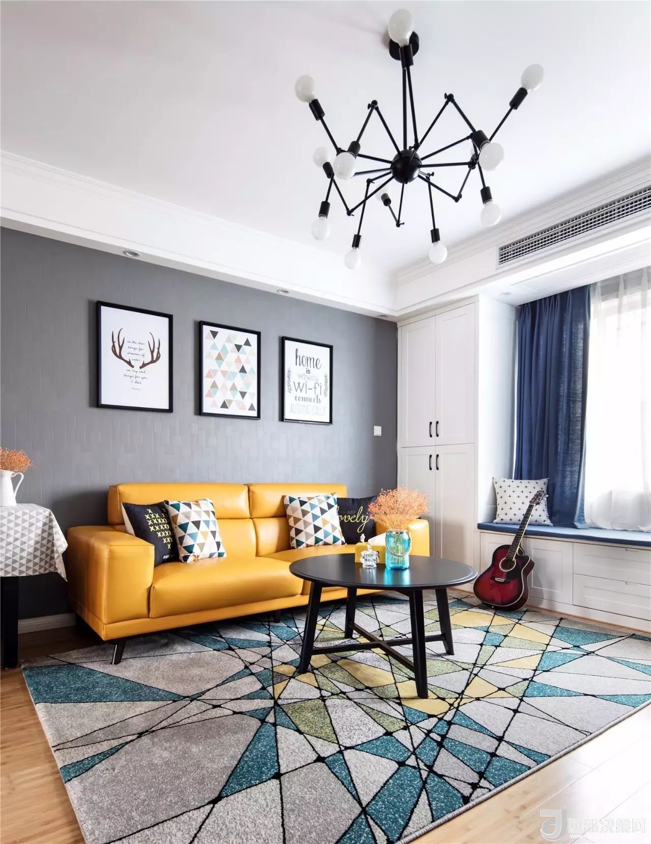 沙發(fā)背景墻選對(duì)裝飾畫，才能美了整個(gè)客廳空間！