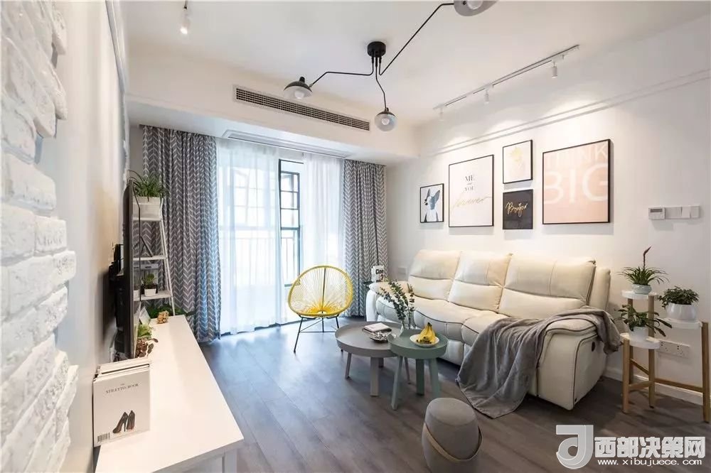 沙發(fā)背景墻選對(duì)裝飾畫，才能美了整個(gè)客廳空間！