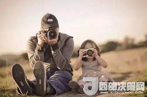 “曾子殺豬”故事在前，最近又有《父母說好考了90分就去看海，被爽約后女孩離家出走》新聞在后。父母如果自己的行為“打臉”了，又怎么能在孩子面前掌握教育的主動(dòng)權(quán)。