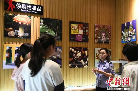 山西省司法行政戒毒系統(tǒng)積極面向社會開展禁毒警示教育?！　　⊥踅ㄜ?攝