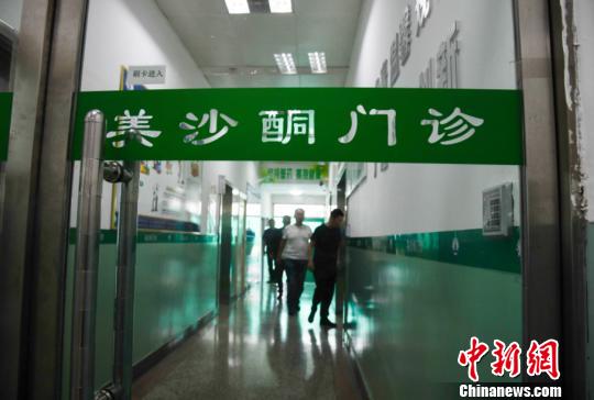 有數(shù)據(jù)顯示，十年來，山西省司法行政戒毒系統(tǒng)累計收治戒毒人員總數(shù)6萬余人。截至目前，在冊強(qiáng)制隔離戒毒人員、自愿戒毒人員、戒毒康復(fù)人員、美沙酮維持治療人員共1.2萬余人?！⊥踅ㄜ?攝