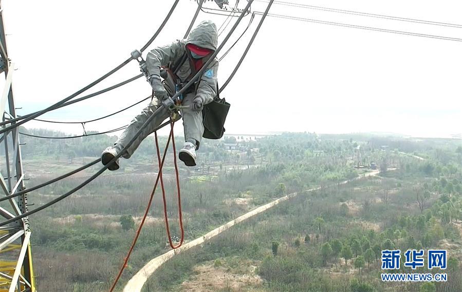 (新華全媒頭條·圖文互動)(3)武漢24小時