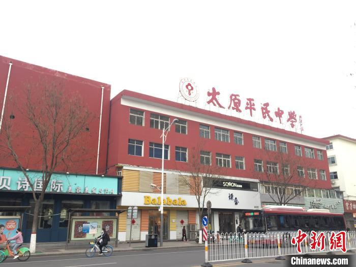 所有師生實行“日報告”“零報告”制度，確保開學后校園衛(wèi)生安全?！「呷鸱?攝