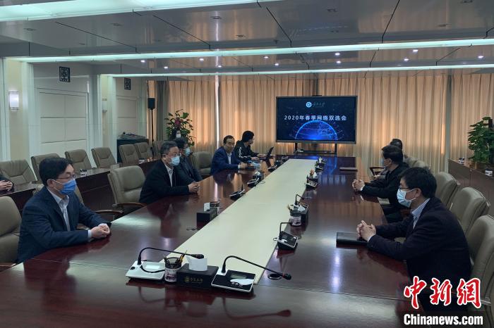 寧夏大學(xué)2020年春季首場綜合類“網(wǎng)絡(luò)雙選會(huì)”現(xiàn)場?！±钆迳?攝