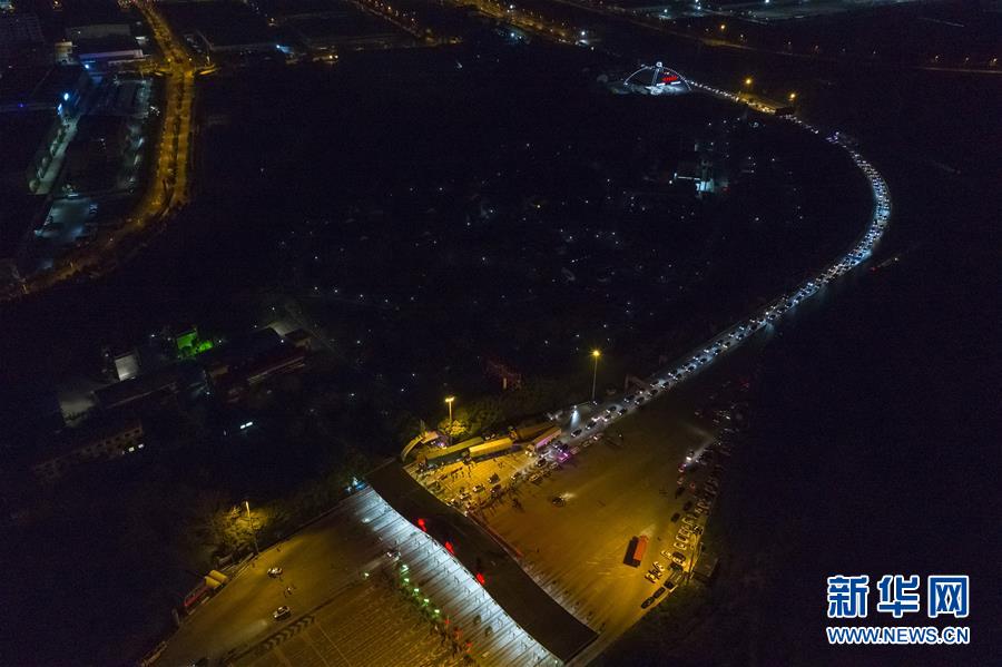 （新華全媒頭條·圖文互動(dòng)）（14）上下同心，守望相助——中國抗疫眾志成城的生動(dòng)實(shí)踐