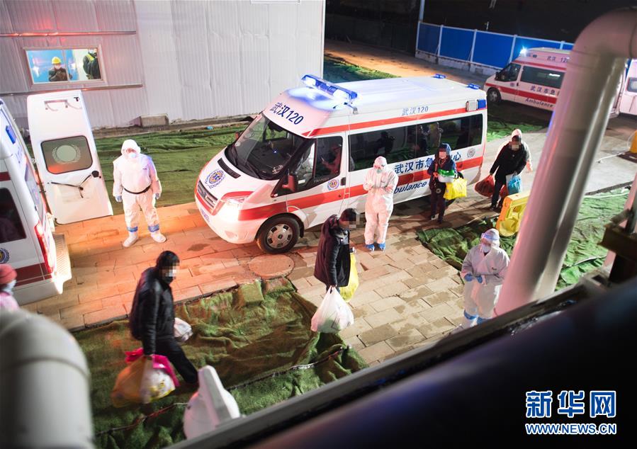 （聚焦疫情防控·圖文互動(dòng)）（11）分秒必爭(zhēng)！一切為了治病救人——中國(guó)抗疫生命至上的生動(dòng)實(shí)踐