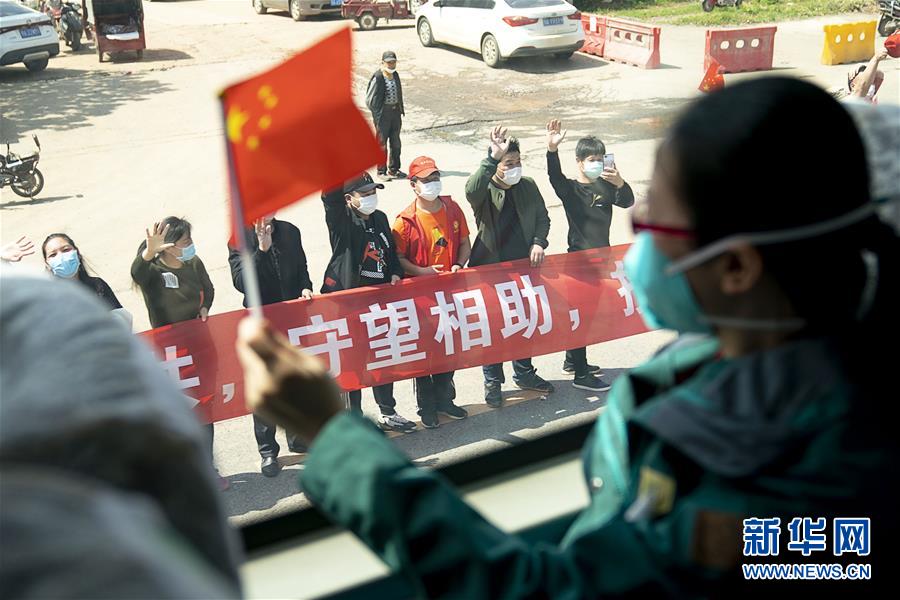 （聚焦疫情防控·圖文互動(dòng)）（1）分秒必爭(zhēng)！一切為了治病救人——中國(guó)抗疫生命至上的生動(dòng)實(shí)踐