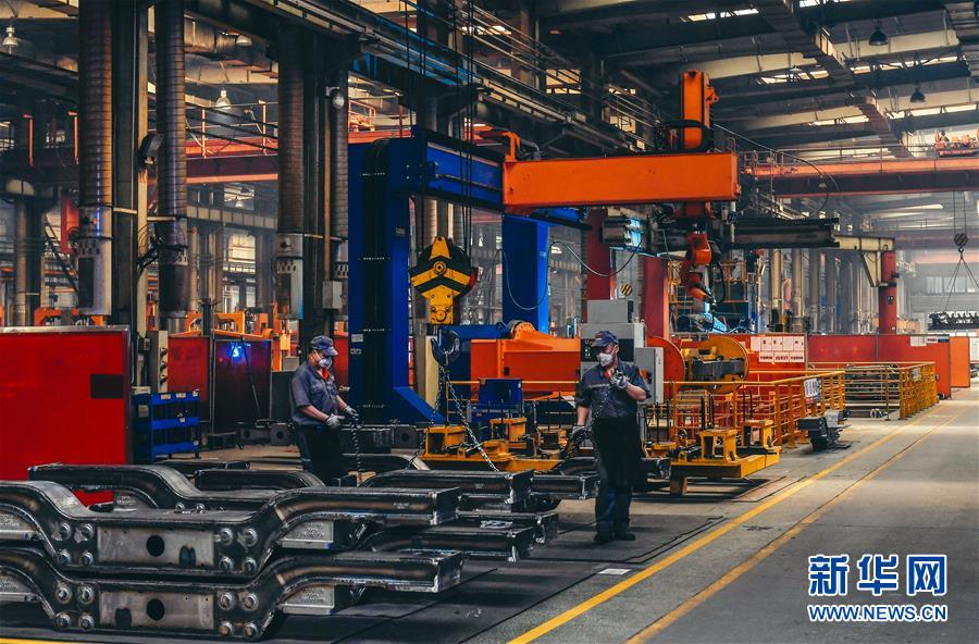 (在習(xí)近平新時(shí)代中國(guó)特色社會(huì)主義思想指引下——新時(shí)代新作為新篇章·習(xí)近平總書(shū)記關(guān)切事·圖文互動(dòng))(6)汗水的味道——記錄奮戰(zhàn)在復(fù)工復(fù)產(chǎn)一線的勞動(dòng)者