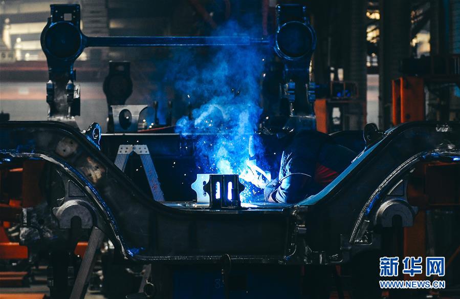 (在習(xí)近平新時(shí)代中國(guó)特色社會(huì)主義思想指引下——新時(shí)代新作為新篇章·習(xí)近平總書(shū)記關(guān)切事·圖文互動(dòng))(3)汗水的味道——記錄奮戰(zhàn)在復(fù)工復(fù)產(chǎn)一線的勞動(dòng)者