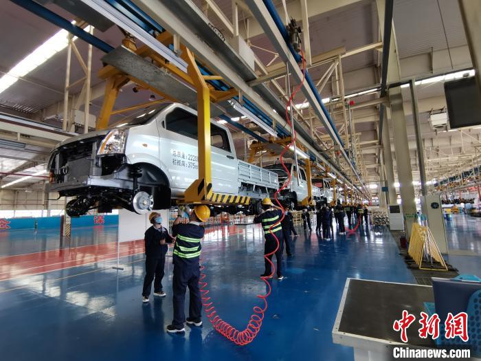 4月初，成功汽車全面復工復產(chǎn)。尤其是隨著疫情得到控制，該公司的生產(chǎn)力度也不斷加大?！「唢w 攝