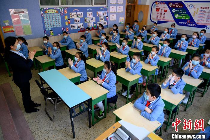 學(xué)校是人群密集場所，山西省疫情防控工作領(lǐng)導(dǎo)小組要求，要周密閉環(huán)做好疫情防控。　韋亮 攝