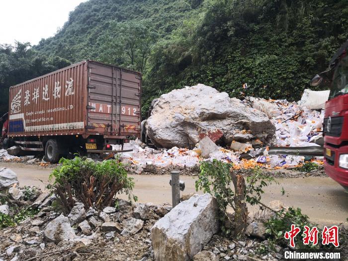 事故現(xiàn)場(chǎng)。　黃鵬 攝