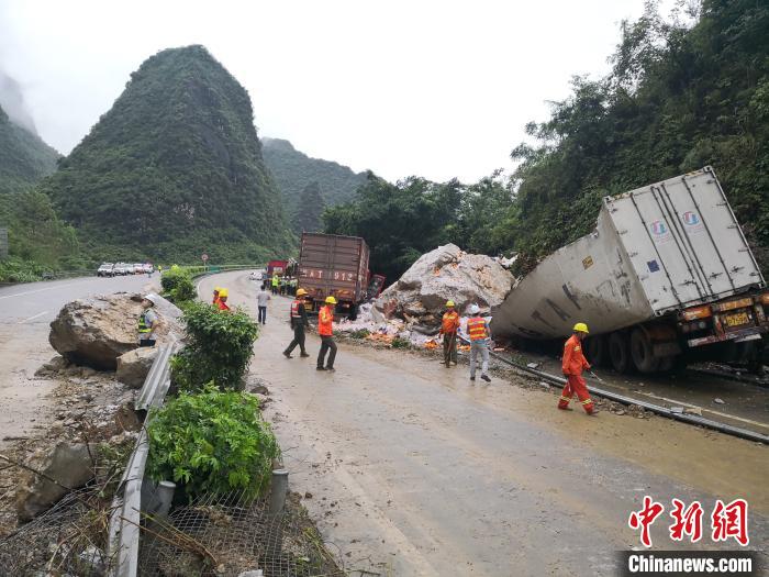 事故現(xiàn)場(chǎng)?！↑S鵬 攝