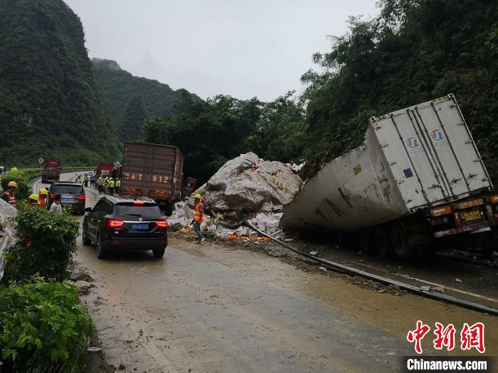 事故現(xiàn)場(chǎng)?！↑S鵬 攝