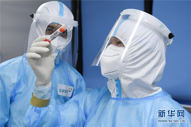 （新華全媒頭條·圖文互動）（10）首都再戰(zhàn)“疫”，難忘40天——寫在北京應(yīng)急響應(yīng)級別降級之際 