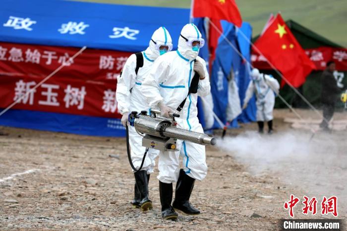 圖為進(jìn)行現(xiàn)場消毒。青海省應(yīng)急廳