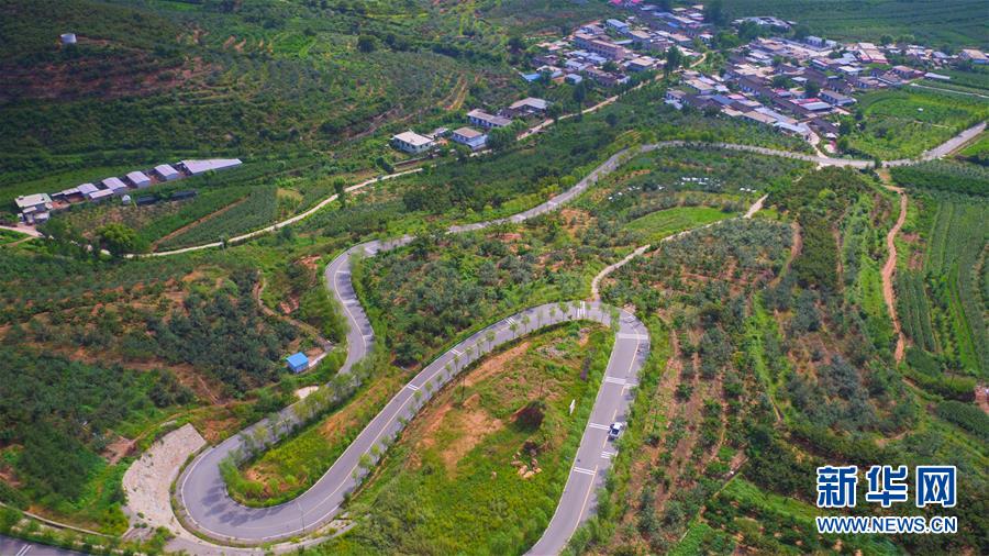 （新華全媒頭條·走向我們的小康生活·圖文互動）（1）長城腳下，小康村串成“珍珠鏈”