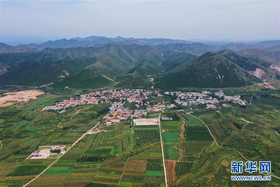 （新華全媒頭條·走向我們的小康生活·圖文互動）（13）長城腳下，小康村串成“珍珠鏈”