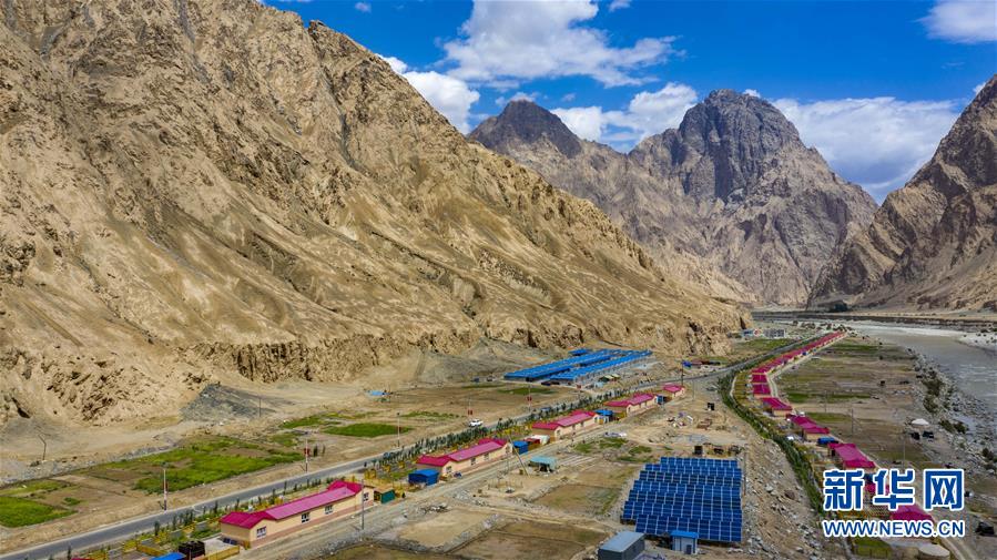 （新華全媒頭條·圖文互動）（6）旗引天山南北　譜寫發(fā)展新篇——以習(xí)近平同志為核心的黨中央關(guān)心新疆工作紀(jì)實