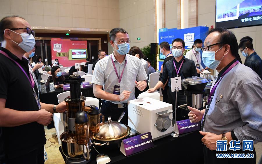 (新華全媒頭條·圖文互動)(12)擘畫新藍(lán)圖 開啟新征程——寫在黨的十九屆五中全會召開之際