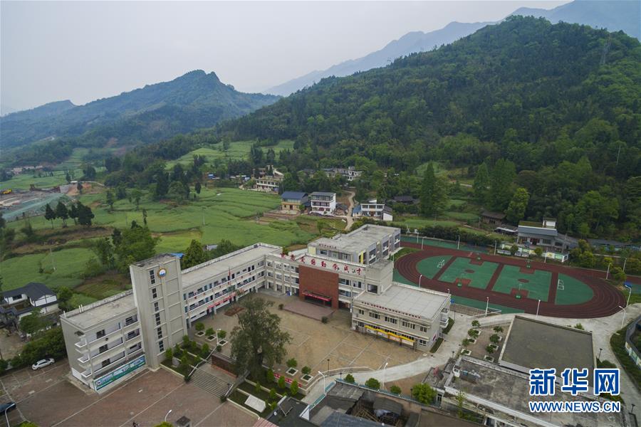 （習(xí)近平的小康故事·圖文互動(dòng)）（4）“文明其精神，野蠻其體魄”——習(xí)近平同少年兒童的故事