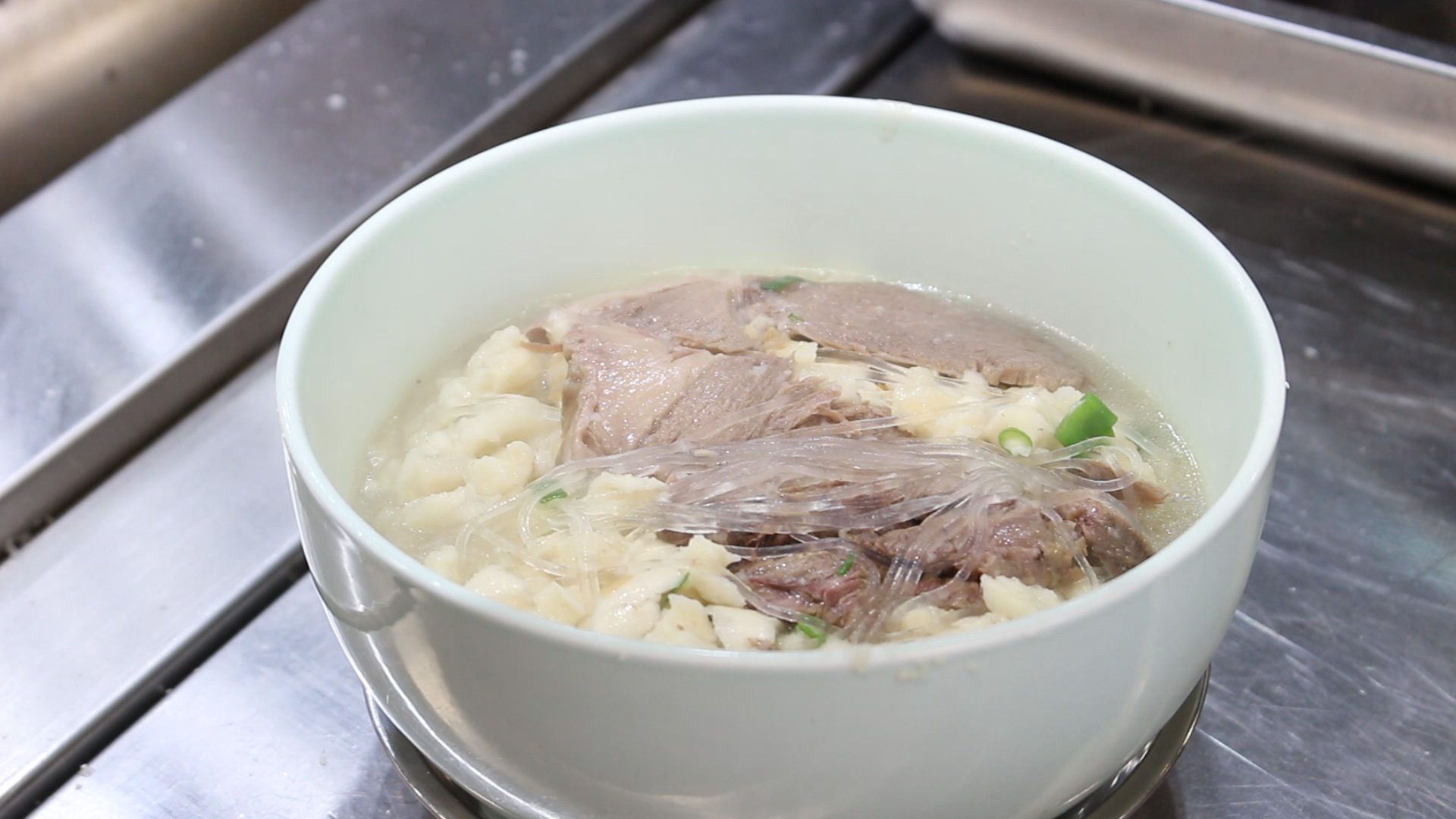 【陜菜大師和他們的拿手菜】烏平：“知足者常樂，食客愛吃我做的牛羊肉泡饃，就是我最大的滿足”_fororder_圖片8