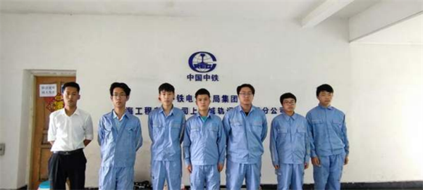 追夢——優(yōu)秀畢業(yè)生風采